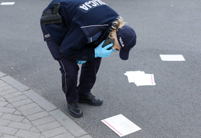 Głogów: karty do głosowania leżały na chodniku, zabezpieczyła je policja