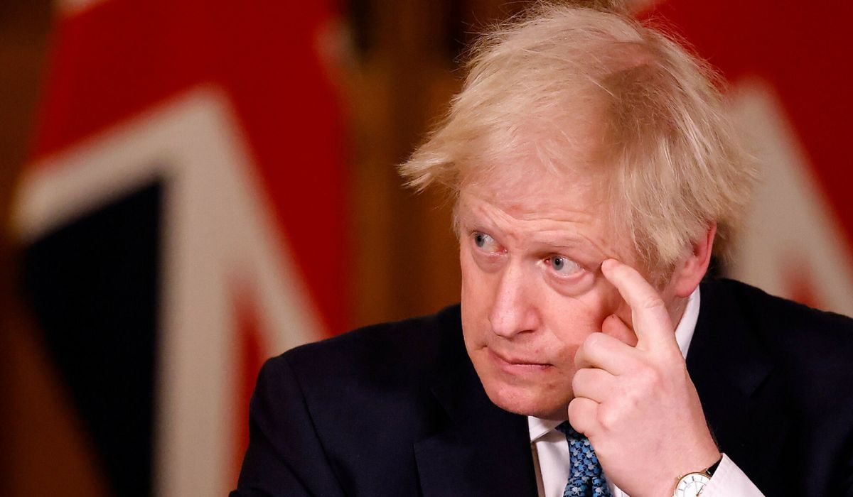 Boris Johnson zapomniał o wprowadzonej przez siebie zmianie, został zawrócony z punktu głosowania