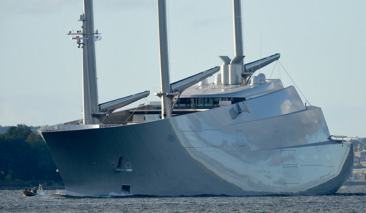 Włochy: gigajacht rosyjskiego oligarchy, warty 580 mln dolarów, został zatrzymany w ramach sankcji