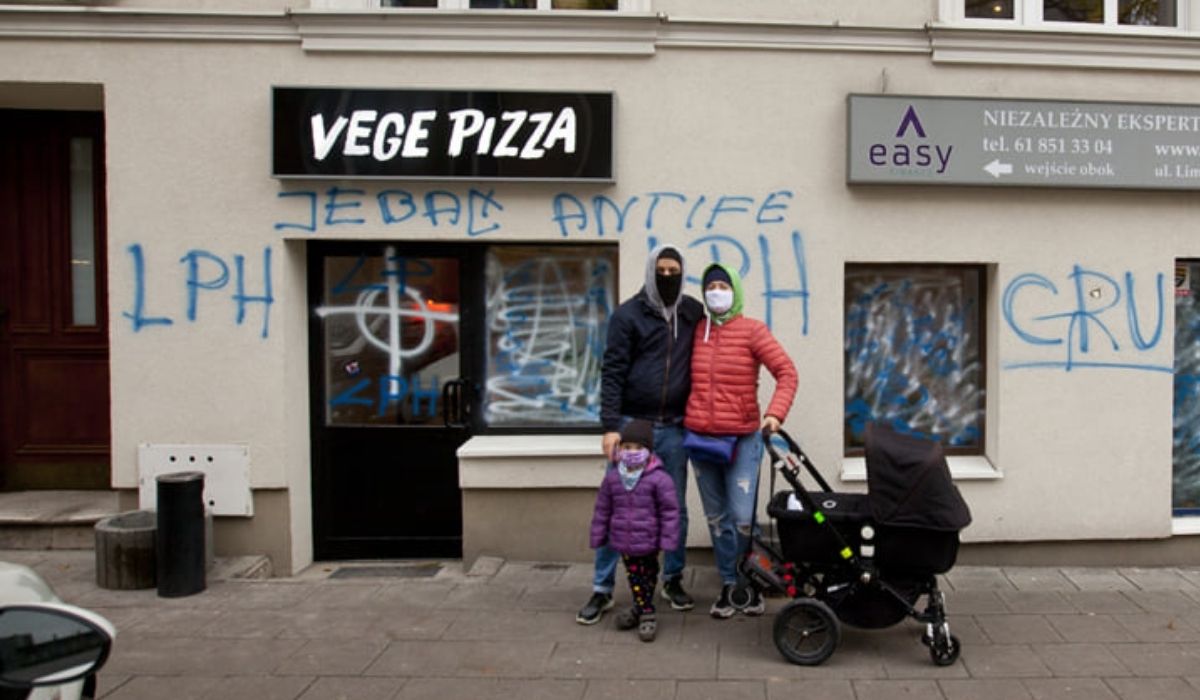 Poznań: narodowcy zaatakowali Vege Pizzę, bo jak vege, to pewnie Antifa