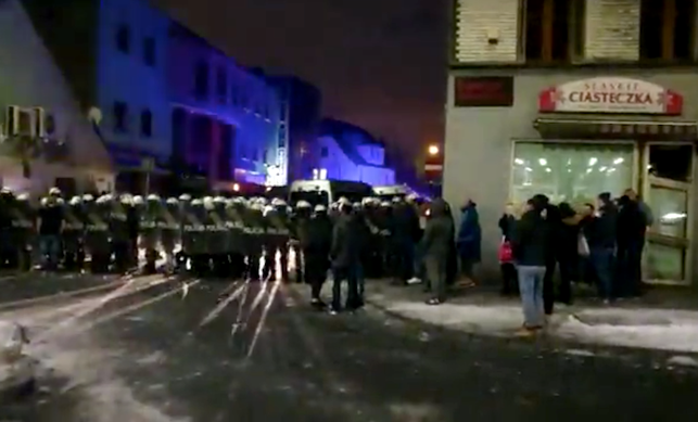 Rybnik: zamieszki i starcia z policją pod corona-dyskoteką