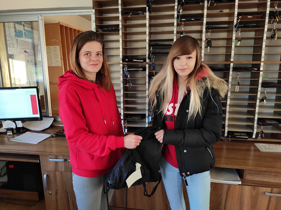 Radom: dziewczyna zostawiła 4000 zł w autobusie, kierowczyni znalazła i oddała, i fajnie