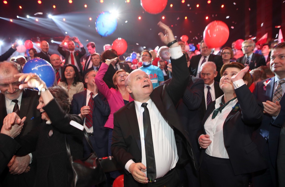 PiS zapowiada masę sukcesów w 2022: niskie bezrobocie, zbicie inflacji, obniżki podatków i wsparcie rodzin