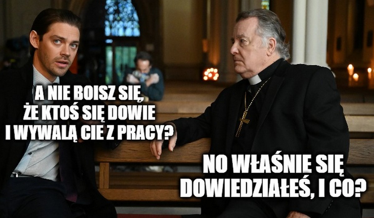 Ksiądz celował bronią w kobiety na Strajku Kobiet. Zmienił parafię i nadal uczy w szkole