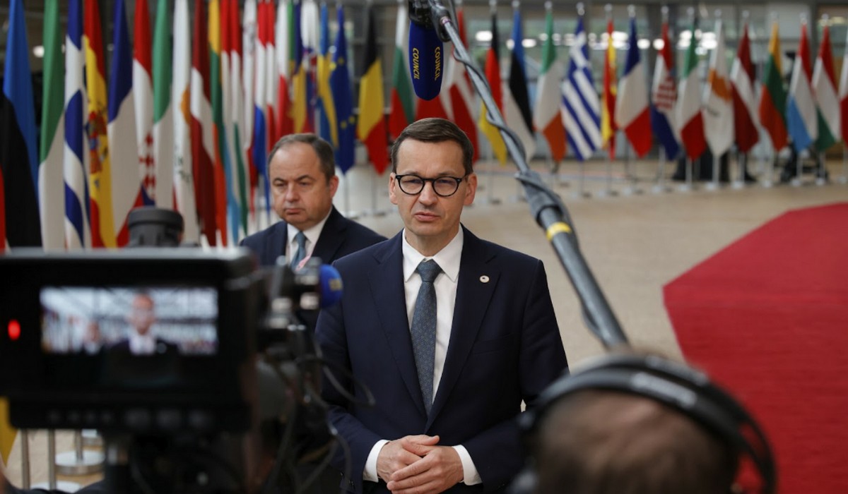 Sprzedawcy nie tylko muszą obniżyć ceny, ale też informować tabliczkami, że rząd tak kazał