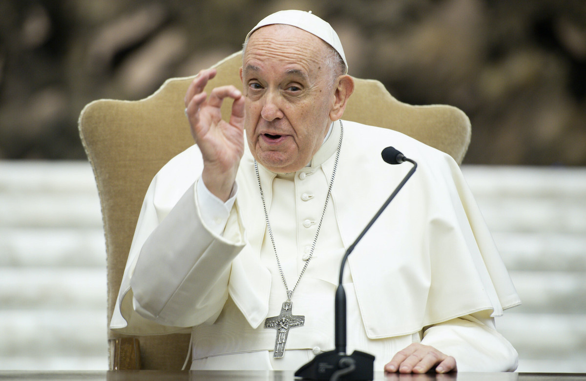 Papież tłumaczy, że "naród rosyjski jest wielki" i trzeba pamiętać, że to nie on prowadzi wojnę