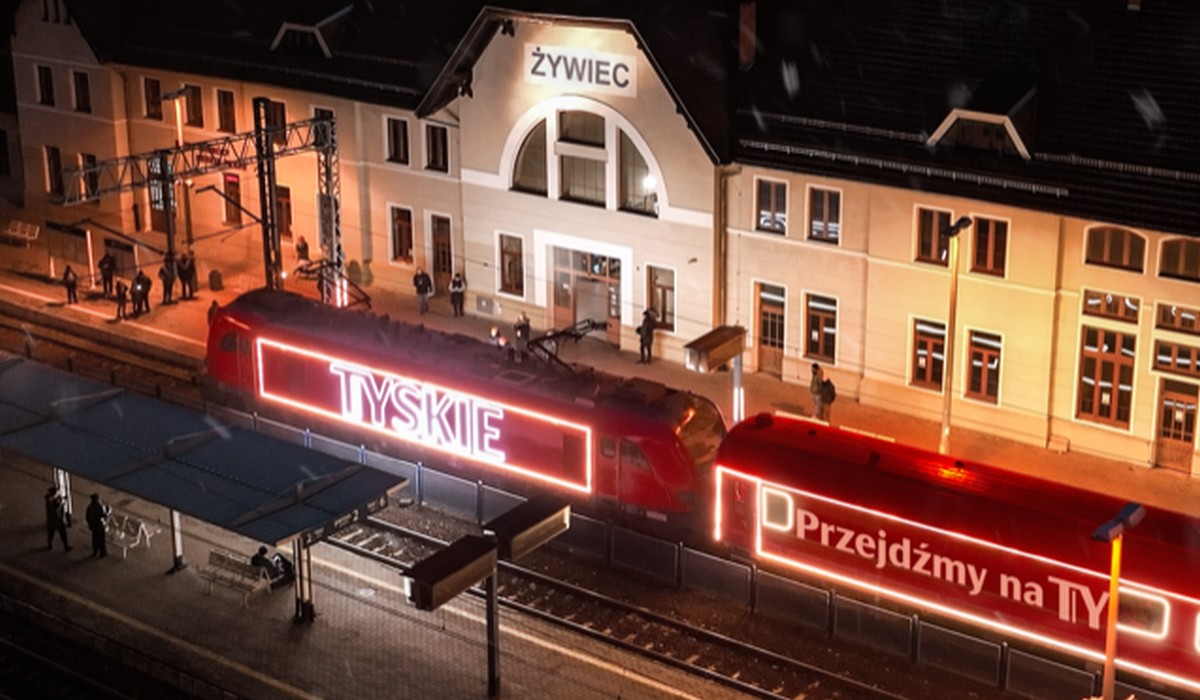 Tyskie przyjechało swoim pociągiem do Żywca, żeby "przejść na Ty ponad przedziałami"