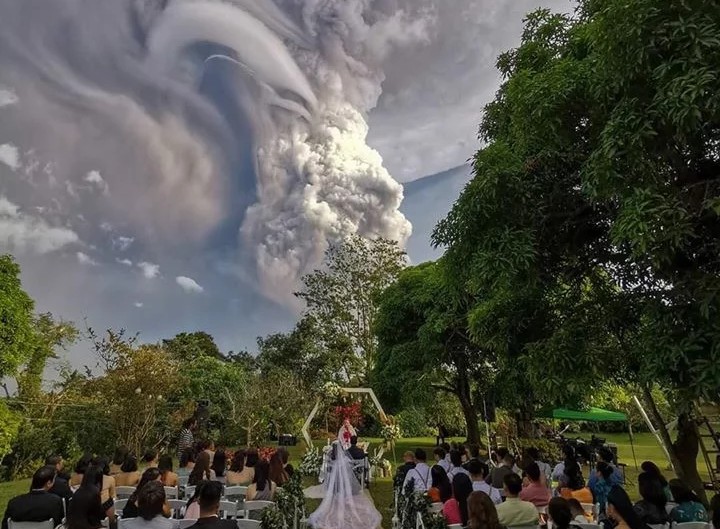 Kadr dnia: wybuch wulkanu Taal na Filipinach