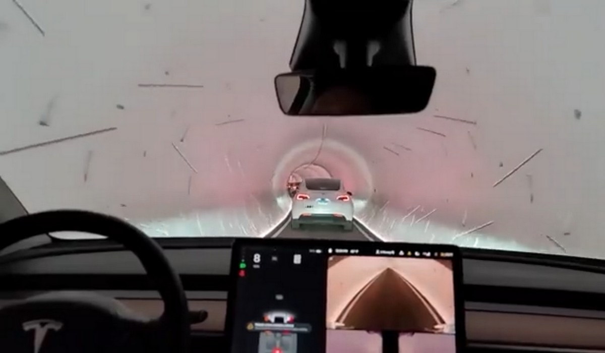 Tunele dla samochodów Elona Muska miały przyspieszać podróże, ale są komicznie wąskie i się korkują