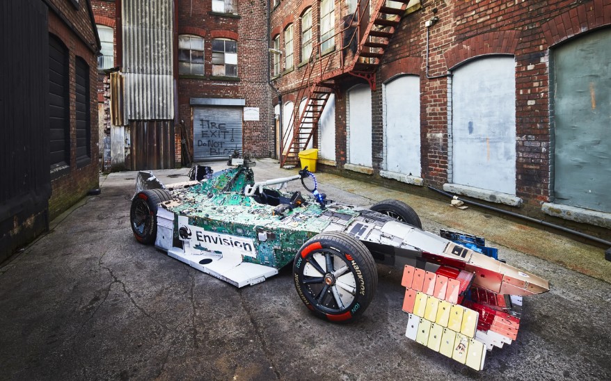 Studio Lazerian ukończyło budowę bolidu-rzeźby w całości z e-odpadów