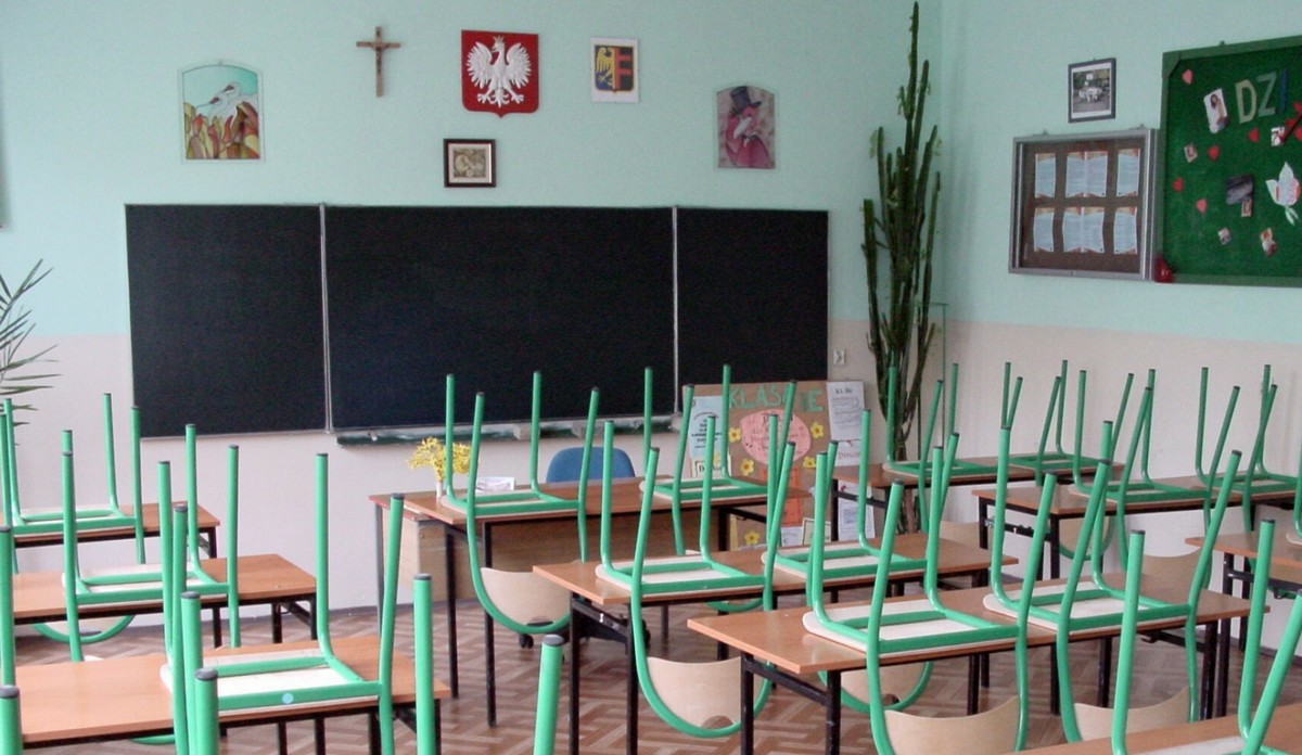 Tuchola: dwoje nauczycieli zbliżyło się do siebie nago, zostali nagrani i jest afera