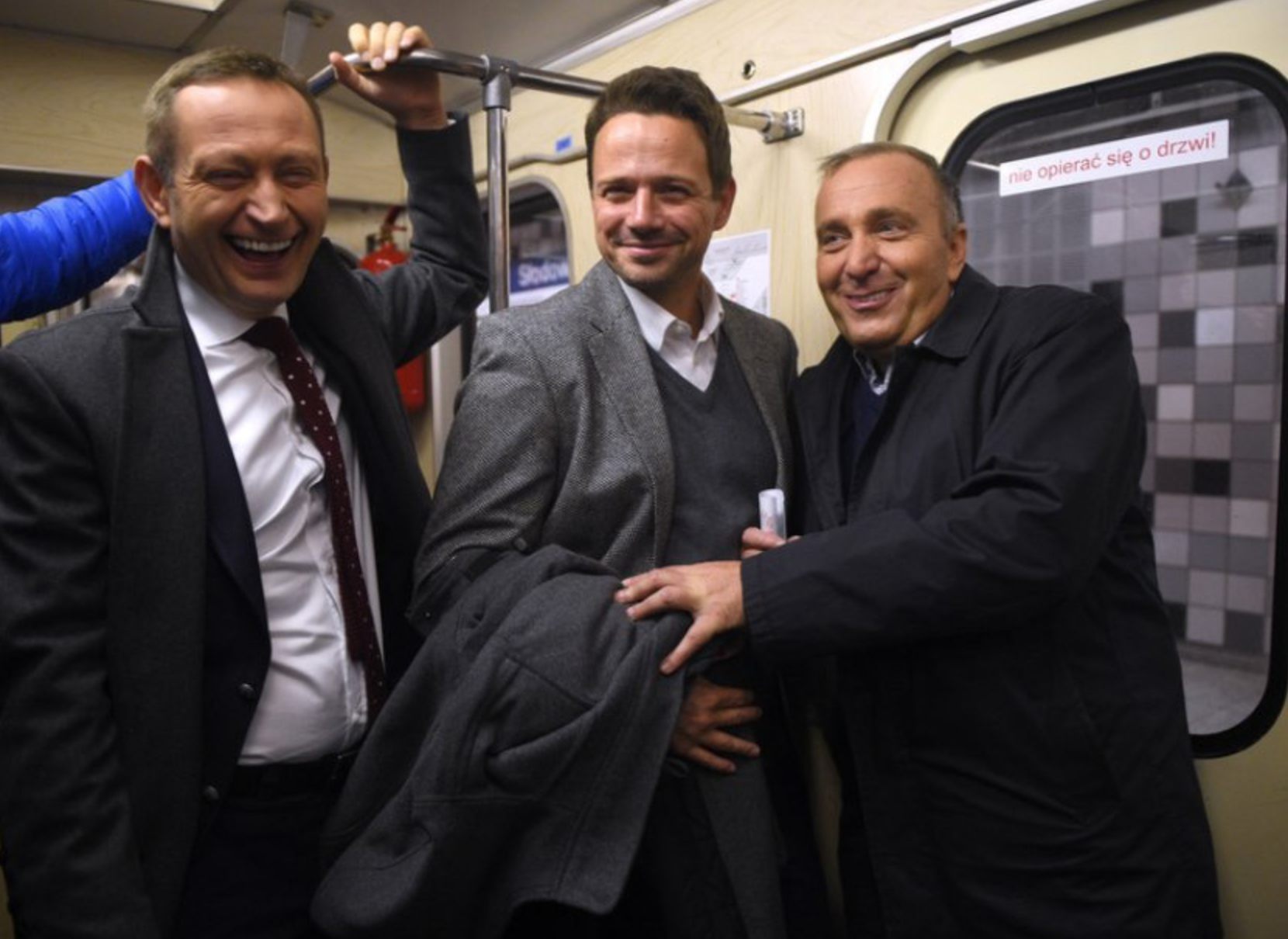 Sezon na przejażdżki polityków komunikacją miejską trwa