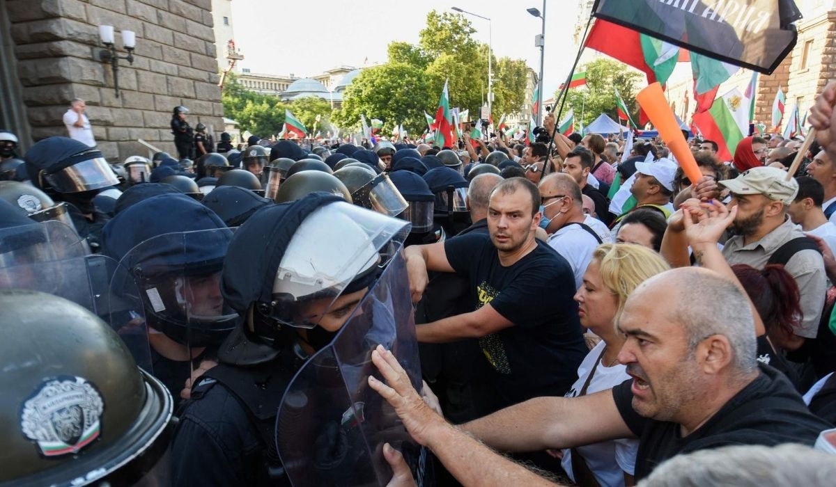 Bułgaria: poważne zamieszki antyrządowe, wśród rannych ojciec Dionizy 
