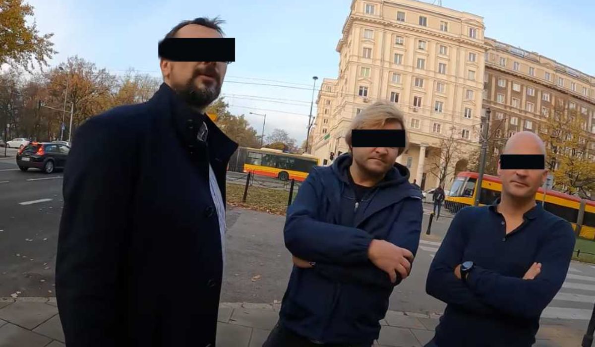 Aktywista nagrywał bogatych rodziców łamiących przepisy pod prywatną szkołą, więc zgłosili go policji jako pe*ofila