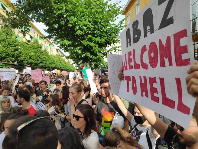 Albania: gimnazjalistki zwołały masowe protesty przeciwko przemocy se*sualnej