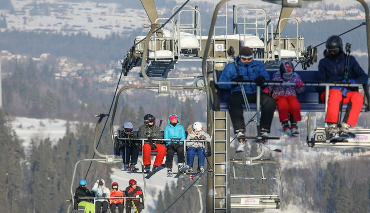 Pierwszy ośrodek w Wiśle otworzył się dla narciarzy. Organizuje rekreacyjne kursy jazdy na nartach