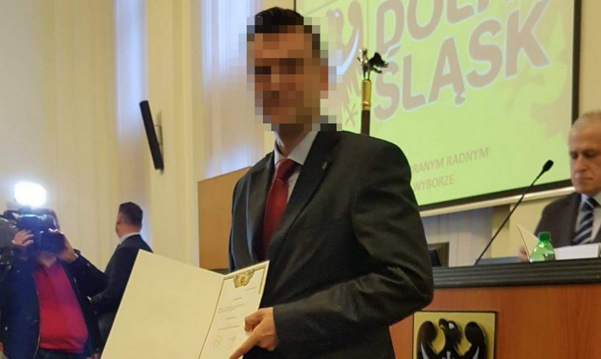 Nieoficjalnie: szef klubu PiS w dolnośląskim sejmiku zatrzymany za przemoc domową i odseparowany od rodziny