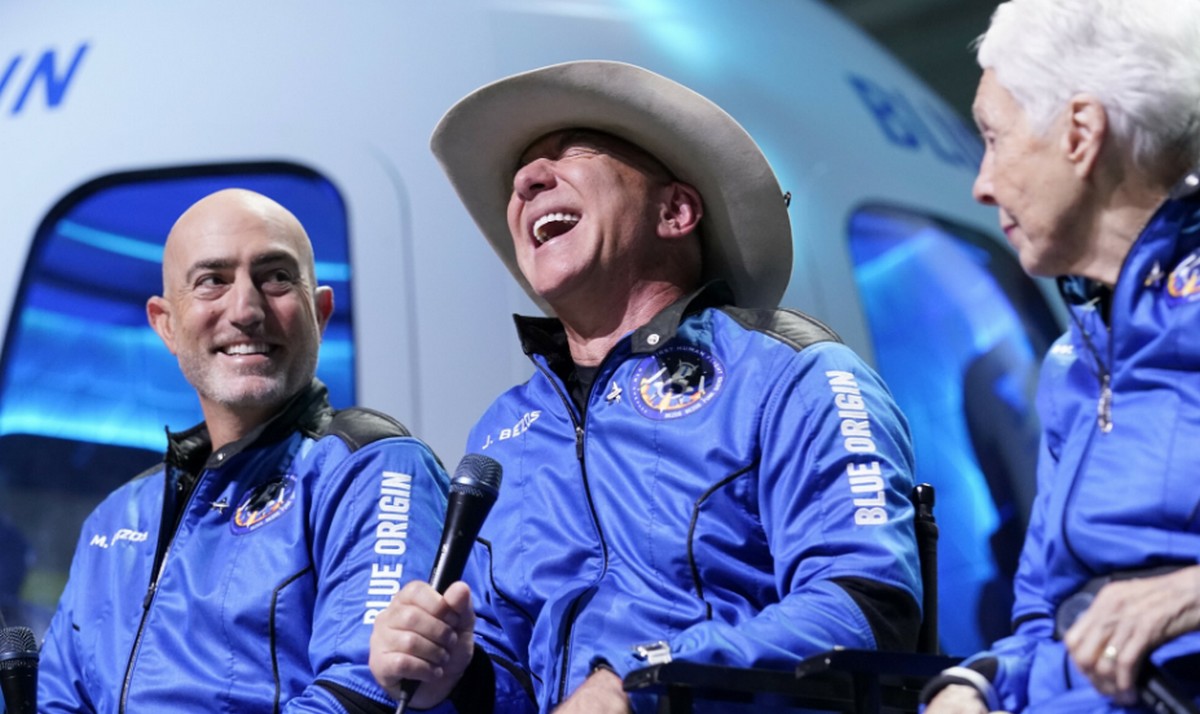 Bezos po udanym locie w kosmos dziękuje pracownikom i klientom Amazona: to wy za to zapłaciliście