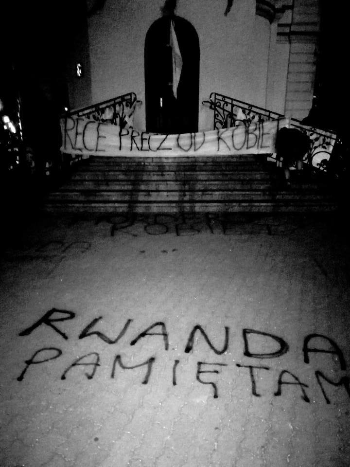 Chuligański atak "nieznanych sprawczyń" na kurię warszawsko-praską