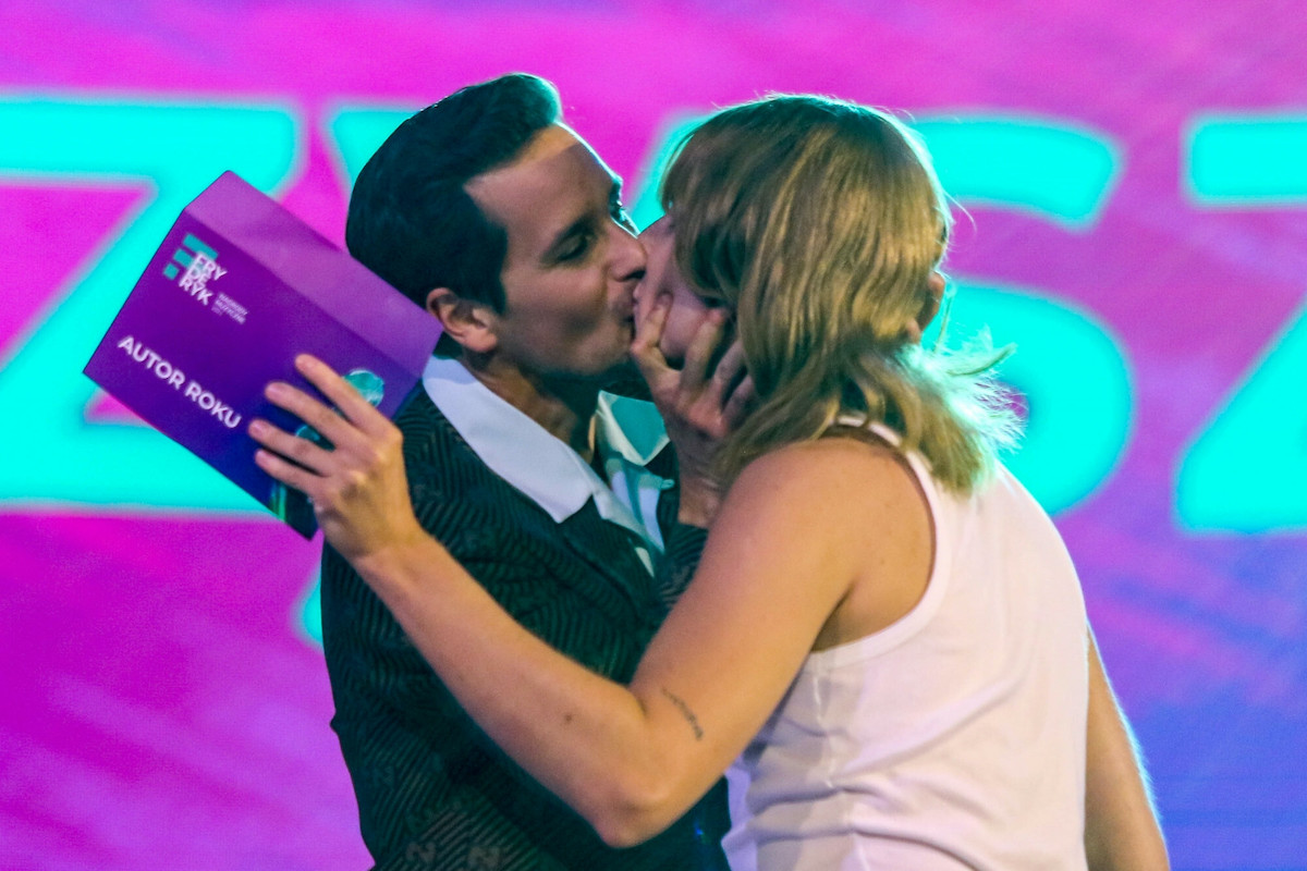 Fryderyki 2021 z mocnym akcentem politycznym: ***** *** i Konfederację, do tego artyści się pocałowali