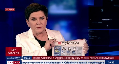 Beata Szydło przyszła do TVP z Wyborczą: "Nigdy nie myślałam, że powołam się na ten tytuł"