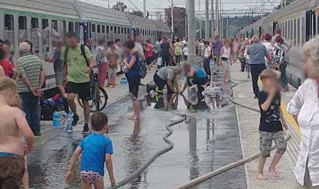 PKP: pasażer zmarł w pociągu, karetki odbierały kolejne mdlejące od upału osoby