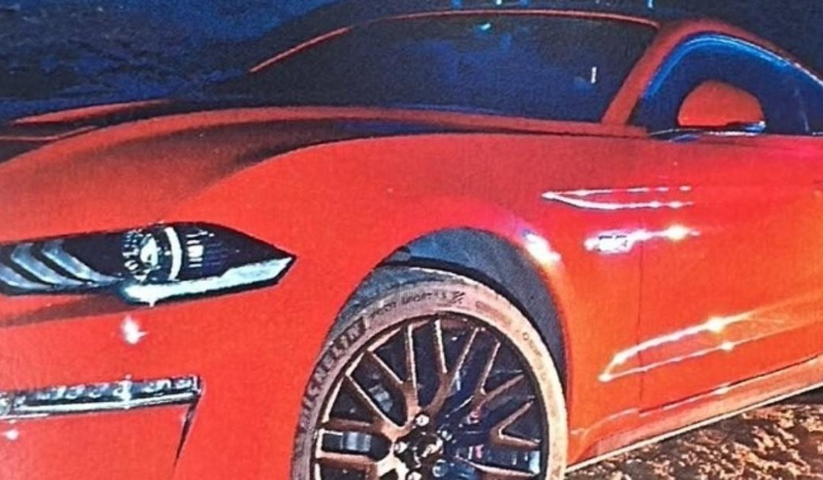 Ciechanów: pijany kierowca wbrew woli podarował policji swojego forda mustanga wartego 150 000 zł