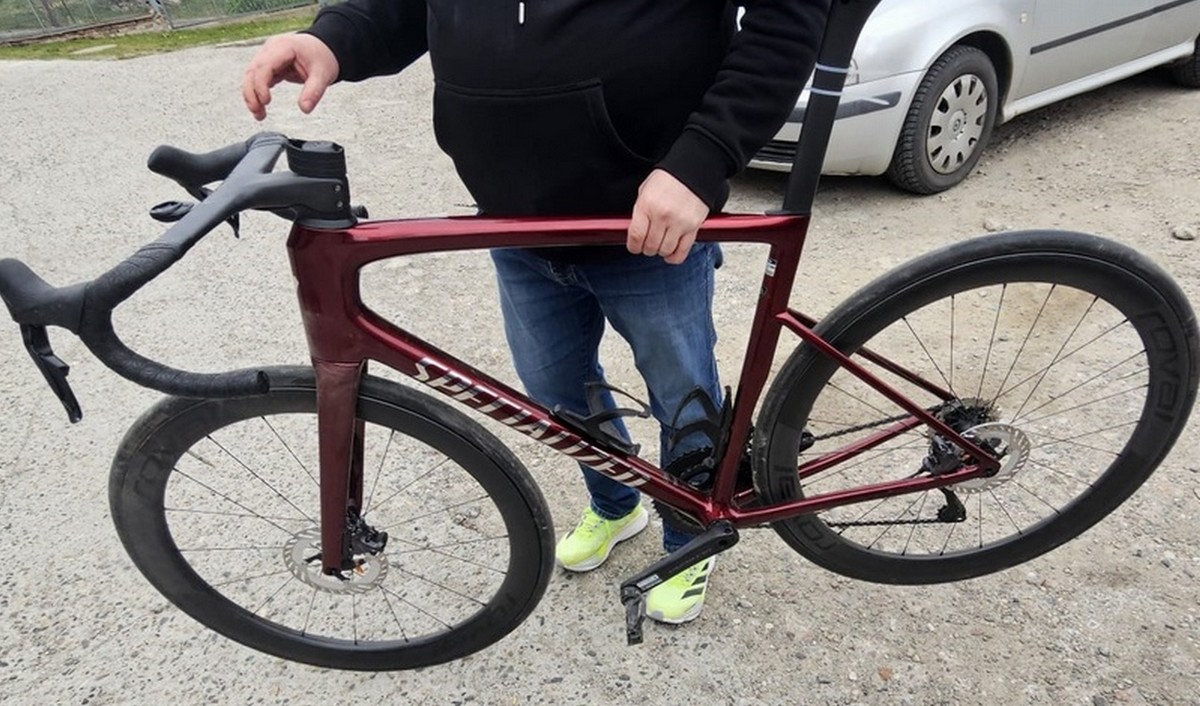 Sobótka: złodziej roweru ścigany przez policję dołączył do wyścigu kolarskiego i prawie wygrał