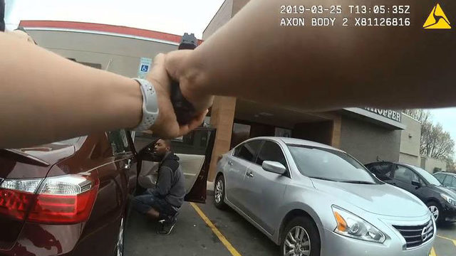 USA: policjantka kazała rzucić przypiętą broń i zastrzeliła zatrzymanego, bo posłuchał wezwania