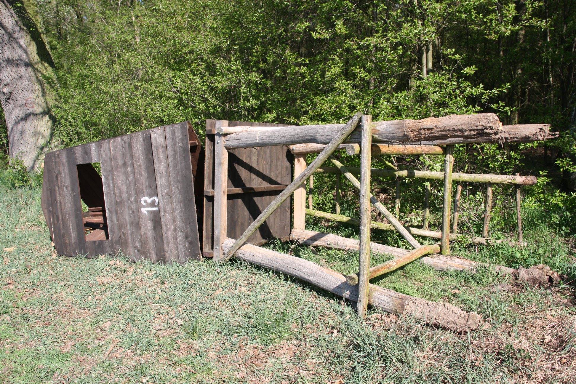 Wandale zniszczyli ambony łowieckie, myśliwi wyznaczyli nagrodę za sprawców