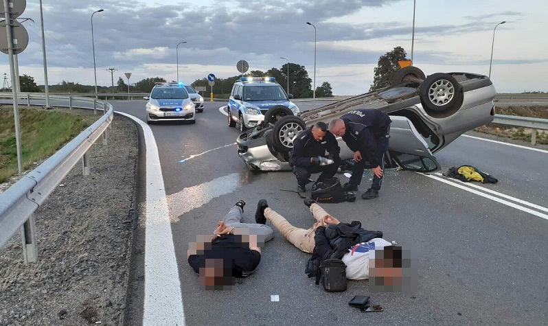 Dolnośląskie: efektowna i nieskuteczna ucieczka kierowcy na ciężkiej fazie