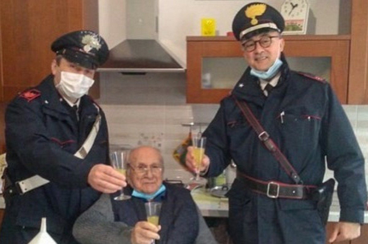 Włochy: staruszek zadzwonił na 112, bo był samotny, a koniecznie chciał zagadać ;__;