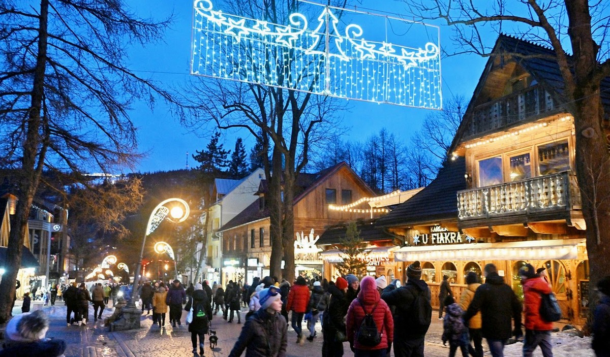 Coraz więcej podróży do Polski na święta, przybywa świątecznych turystów