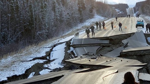 Policja z Alaski prosi o nie za*ijanie się robiąc selfie